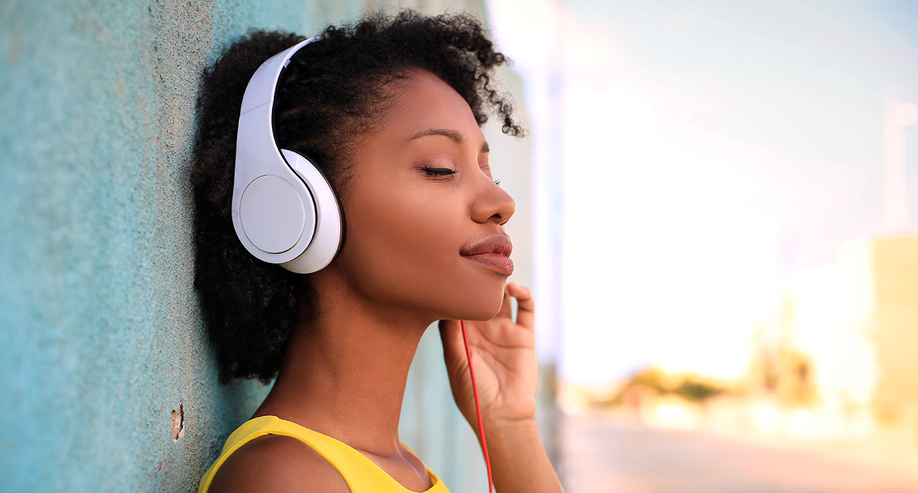 Listening to music mindfully 1340x720